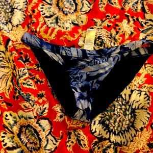 Never worn, washed billabong bikini bottoms. Cheeky cut, blue and white